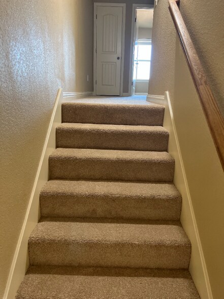 Building Photo - 907 Dart Ct