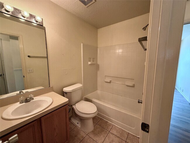 Building Photo - 23854 Township Elm St