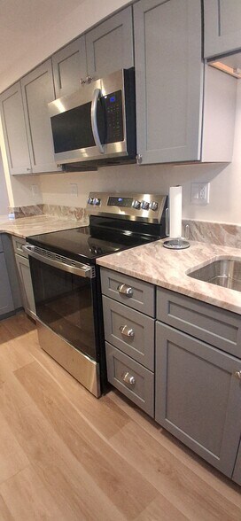 Building Photo - 201 Hoffman Ave