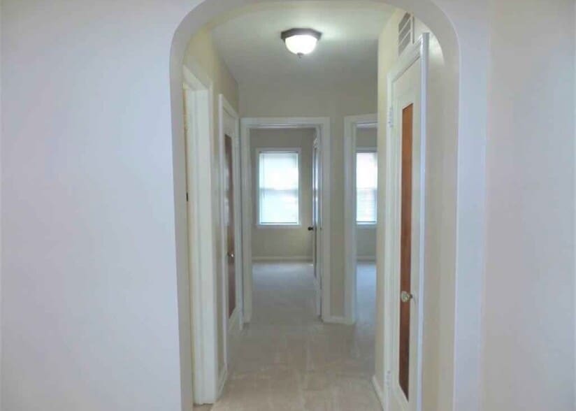 Building Photo - 19104 Kenosha St