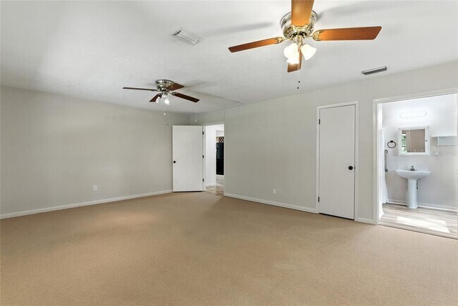 Building Photo - 2205 Henley Rd