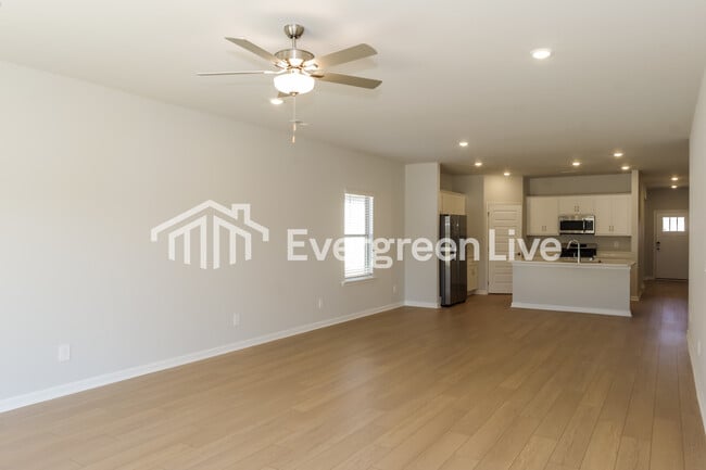 Building Photo - 14729 Mountain Strm Dr