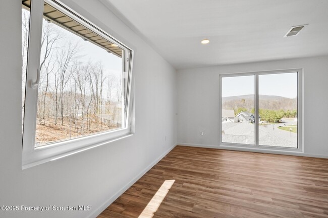 Building Photo - 203 Red Oak Dr