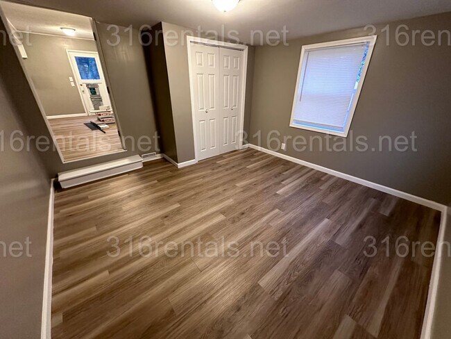 Building Photo - $1345 - 4 bed 1 bath home - Single Family ...