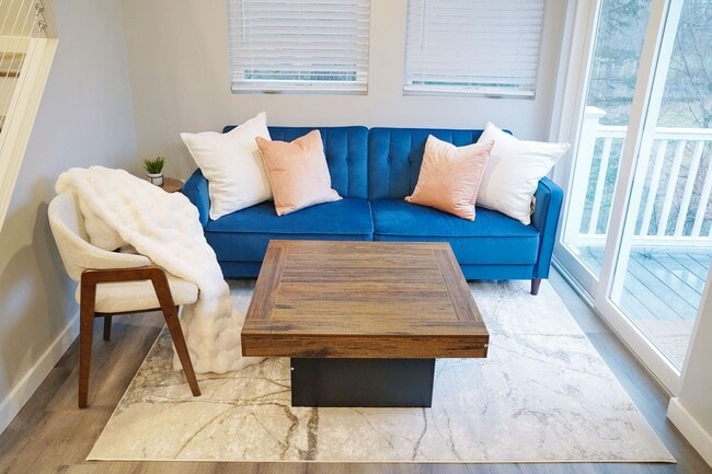Building Photo - Modern, new construction in Williamstown!