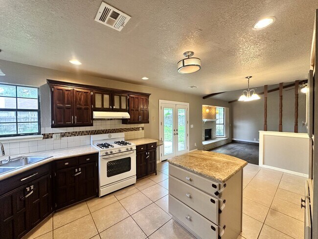 Building Photo - 3 Bed 2 Bath Home in Windsor Estates