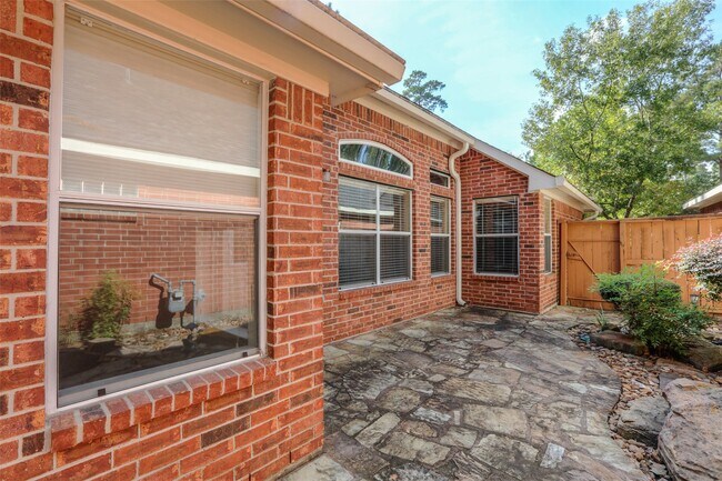 Building Photo - 131 Avonlea Dr