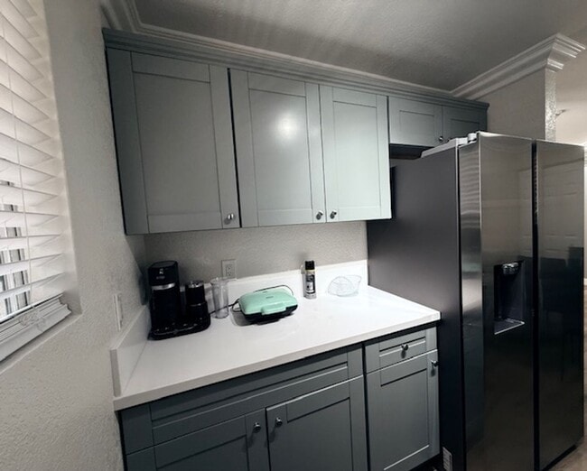 Building Photo - Beautiful 2 Bedroom 1.5 Bath Home