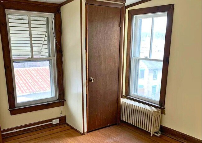 Building Photo - 3 Bedroom 1 Bath Twin in Coatesville