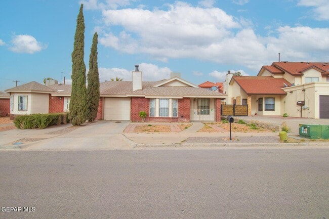 Building Photo - 11601 Soberana Ln