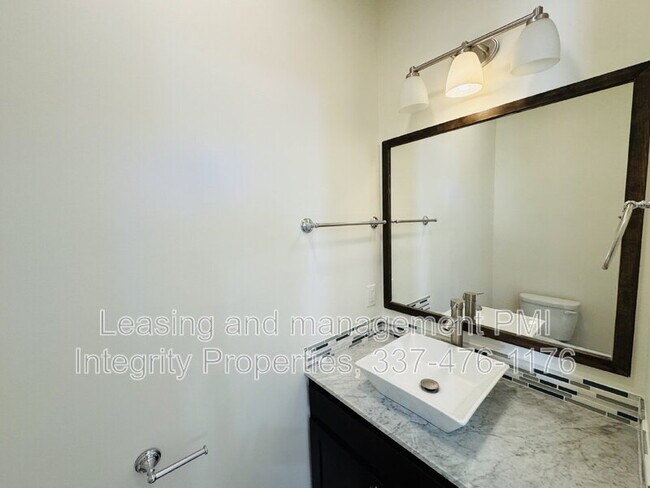 Building Photo - 113 Bayou St