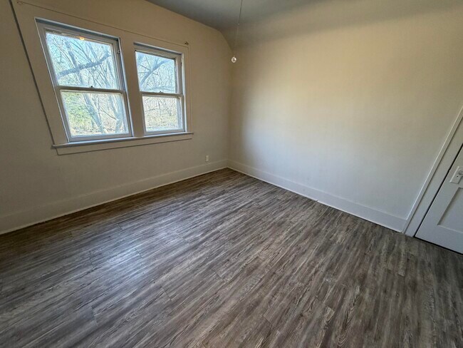 Building Photo - 1519 Fairchild-E