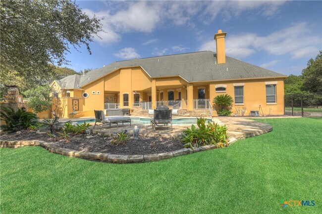Building Photo - 9752 Trophy Oaks Dr