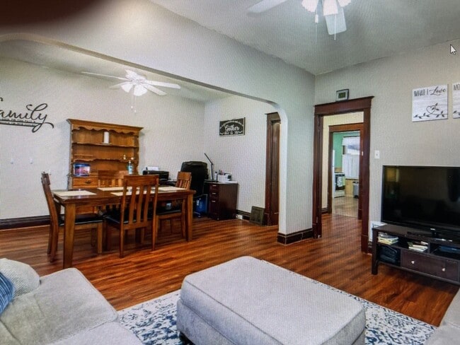 Building Photo - 4424 Dewey Ave