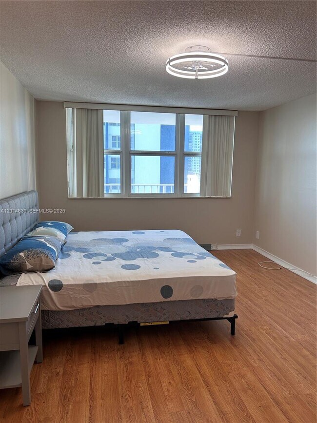 Building Photo - 1410 S Ocean Dr