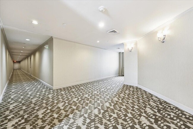 Building Photo - 100 Shearwater Ct E