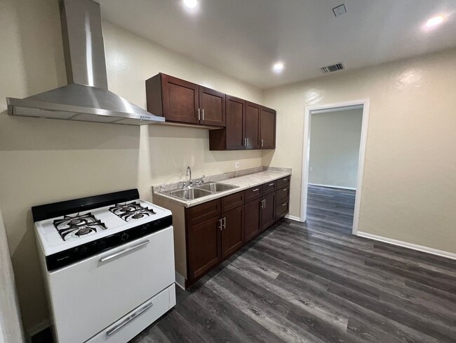 Building Photo - Sun Valley Duplex