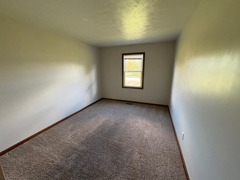 Building Photo - 418 S Silverwood Ln