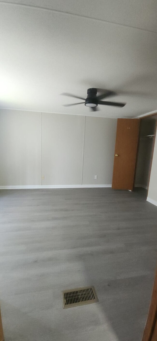 Building Photo - 19 Whispering Pines Cir