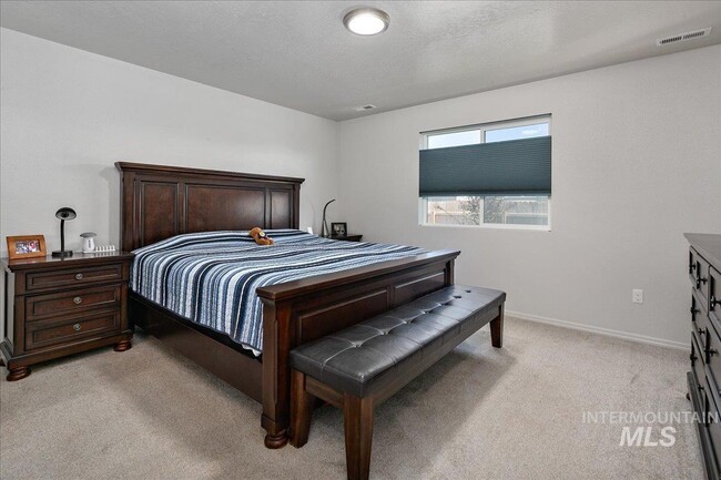 Master bedroom - 19588 Hartford Ave