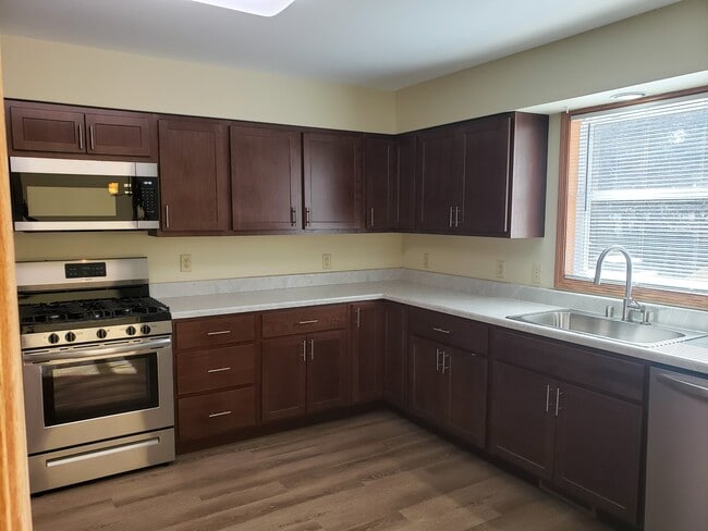 Building Photo - 1323 W Main St