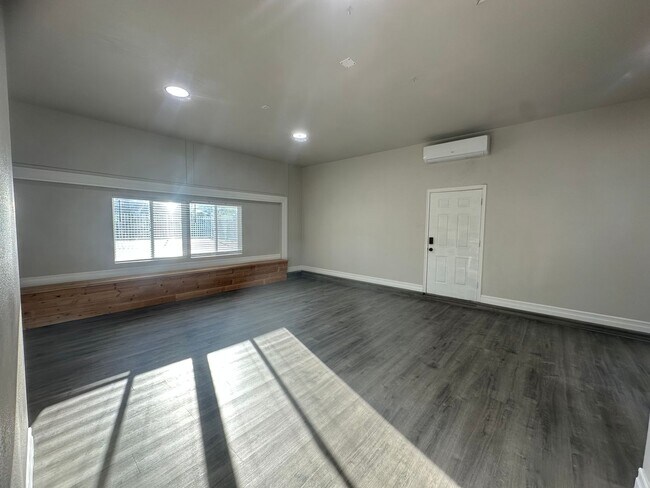 Building Photo - Quiet neighborhood, 3 bedroom, 2 bath home, huge front patio/deck, RV parking!