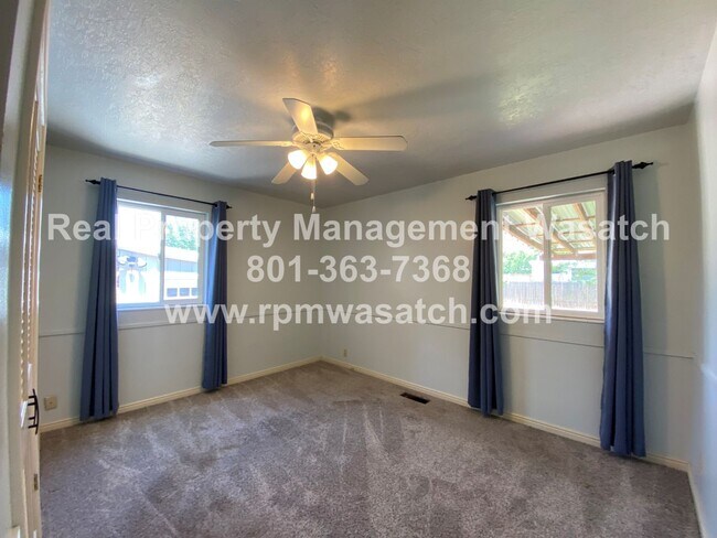 Building Photo - Come see this amazing 5 bedroom, 2 bath home
