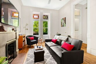 Building Photo - 219 W Eugenie St