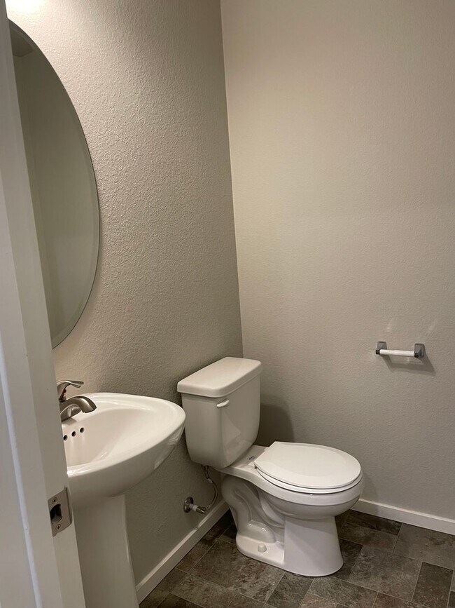 Building Photo - Luxury Rowhouse w/ 2-Car Garage in NE Ft. Collins