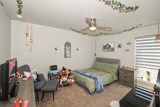 Building Photo - 3/2/2 Rental in the Meadows ~ 1743 Wesleyan!