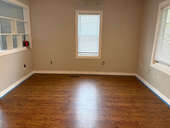 Building Photo - Nice Southside Find