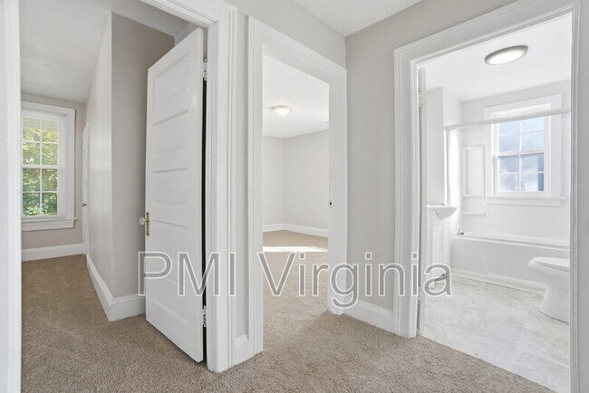 Building Photo - 630 W 36th St