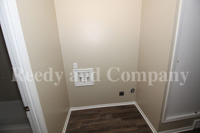 Building Photo - 5158 Breckenwood Dr