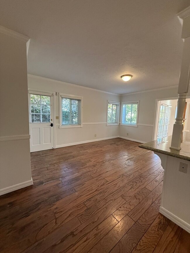 Building Photo - San Pedro 4 bedroom, 3 Bath Home with yard and Deck! Available NOW!