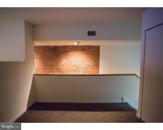 Building Photo - 130 Arch St