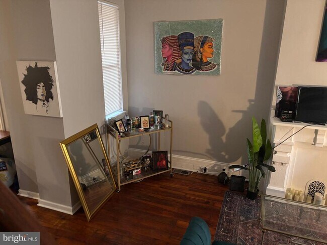 Building Photo - 2250 N Lambert St