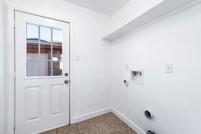 Building Photo - 5314 Brinkman St