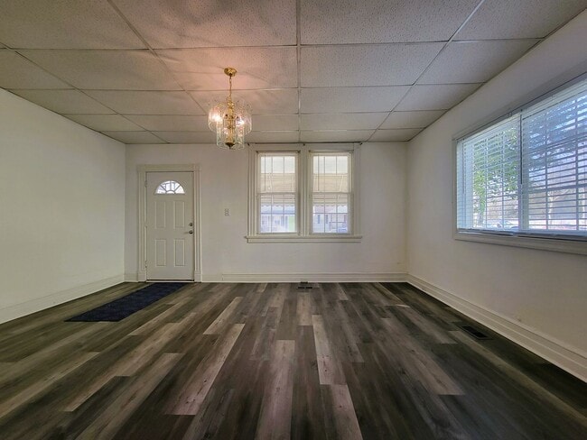 Building Photo - Remodeled bungalow in Church Hill with 3 bedrooms and 1 full bath
