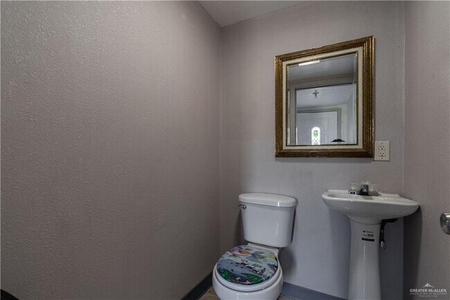 Building Photo - 20 S Olivarez St