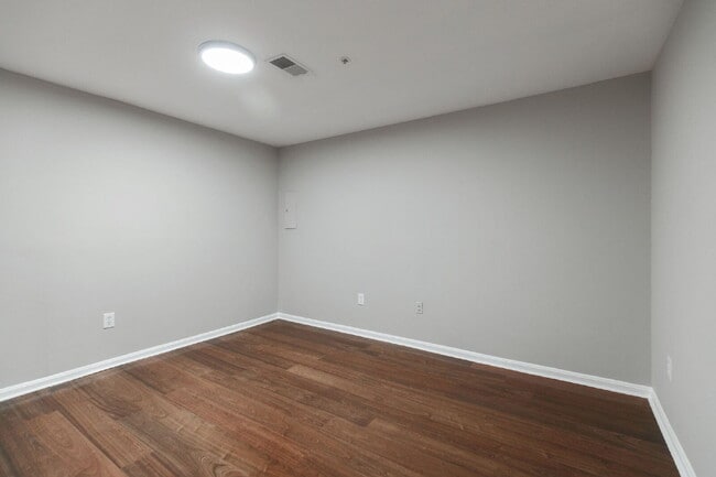 Building Photo - 1043 Downing Ct