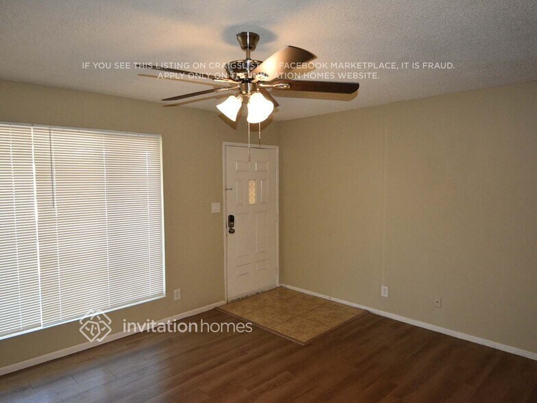 Building Photo - 2609 W Charter Oak Rd