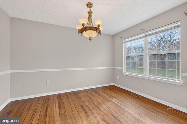 Building Photo - 8813 Francesca Dr