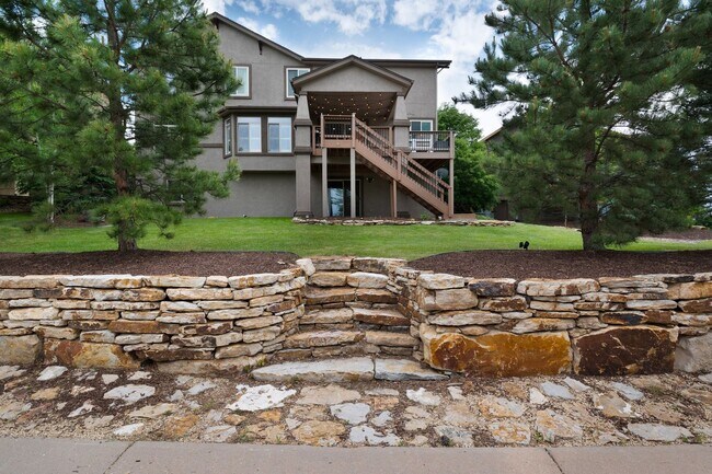 Building Photo - Elegant Mountain-View Retreat in Stone Cro...
