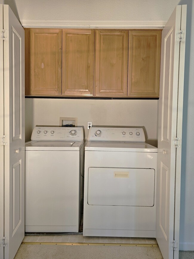 Building Photo - 397 Raven Way