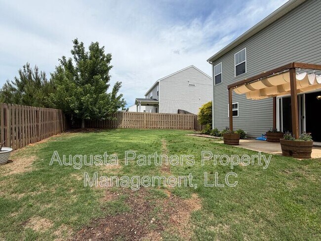 Building Photo - 1008 Swan Ct