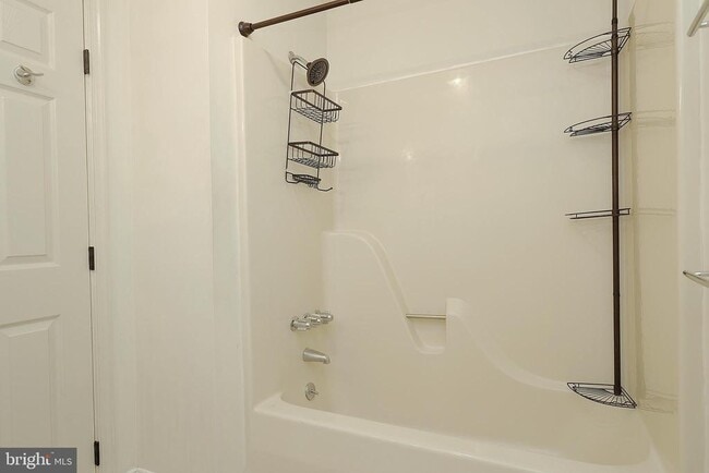 Building Photo - 72 5 Crown Royal Cir