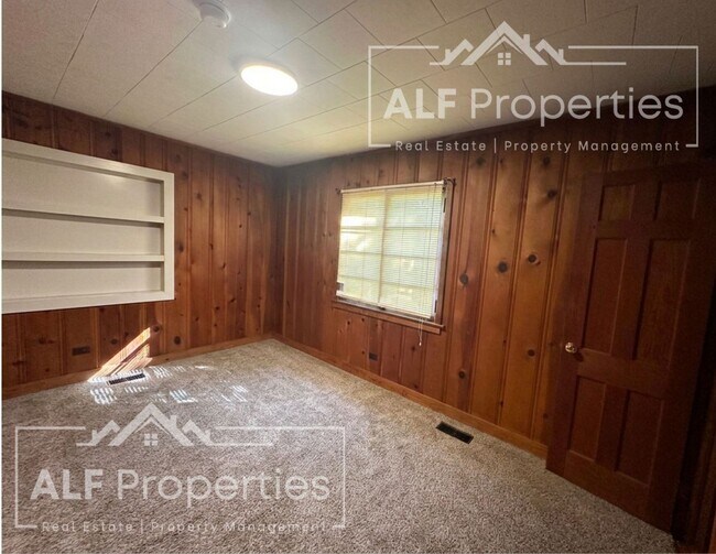 Building Photo - 2435 Westover Dr