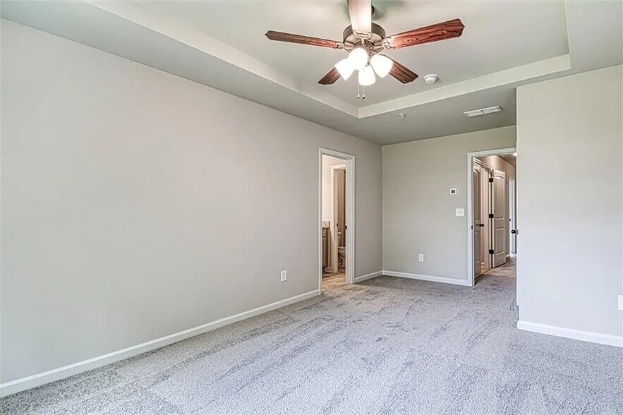 Building Photo - Room in Townhome on Bayrose Cir