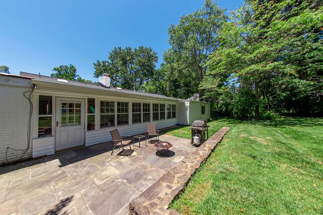 Building Photo - 6418 Overhill Rd