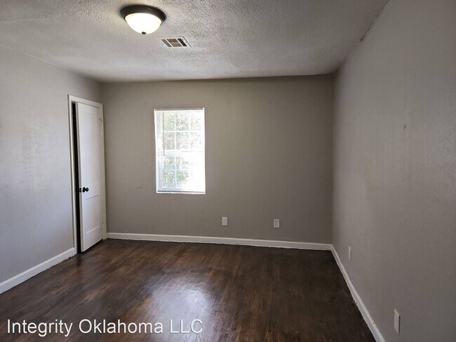 Building Photo - 2 br, 1 bath House - 900 N. Redbud Dr.